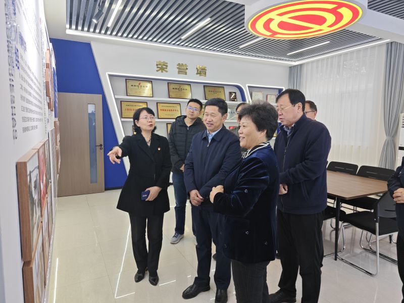 我要看最黄的操逼视频2025年05月09日上午 安阳市人大常委会副主任、市总工会党组书记、主席夏军一行莅临华阳电磁铁参观调研；对公司2023年全国五一劳动奖章获得者汪利娜慰问，并听取劳模工作室相关情况汇报